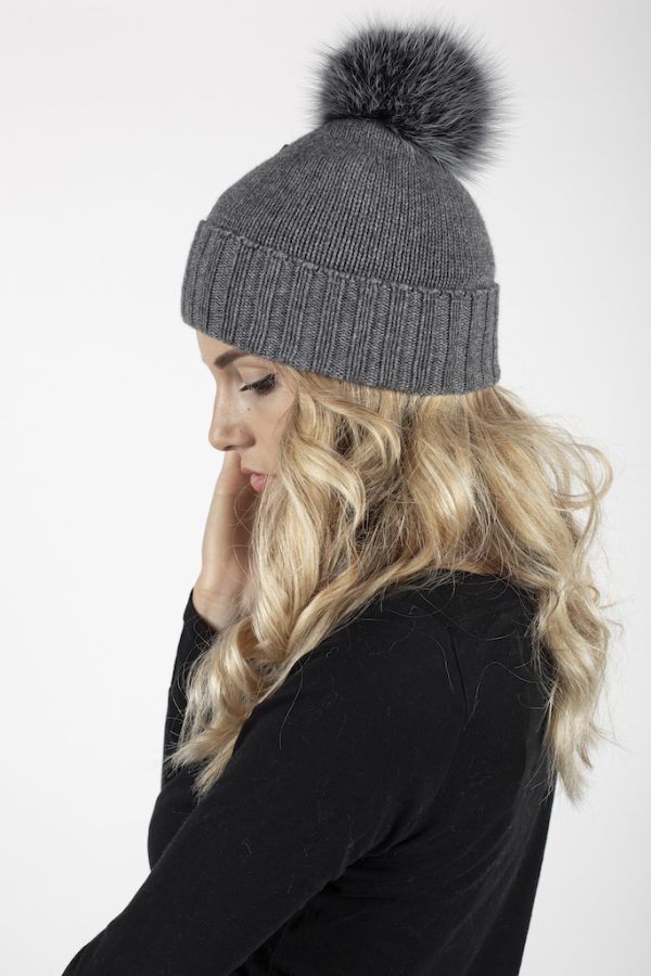 LISCIO-R + PON PON IN VOLPE — berretto in misto cashmere — Goia Roberto