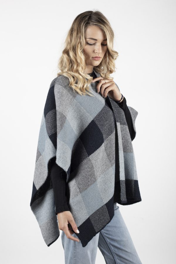 Art. 4839- M Mantella — poncho in lana — Goia Roberto