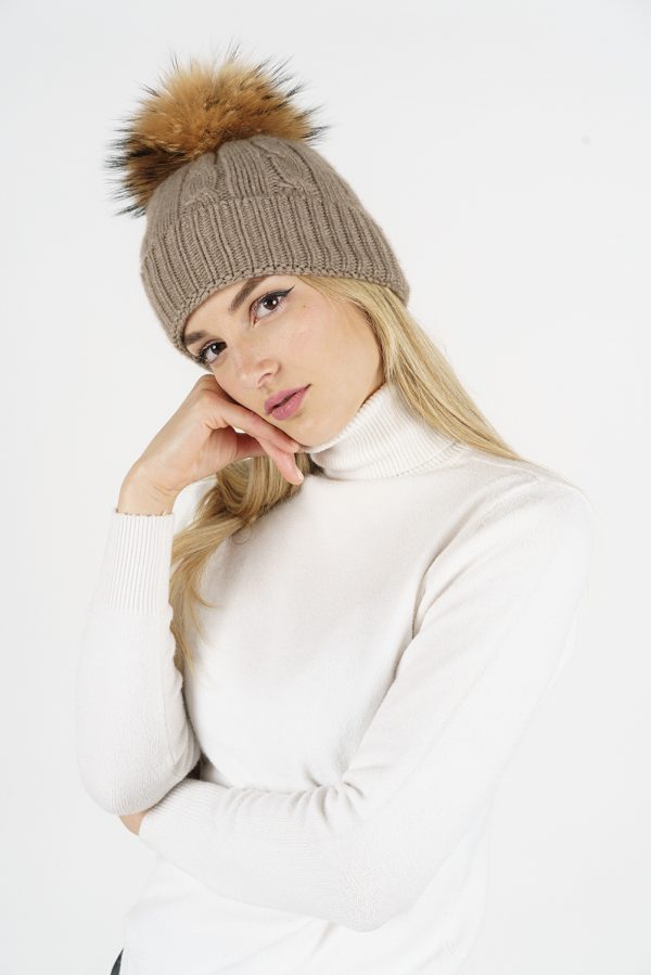 Berretto Art. 5334-R con pon pon in pelliccia — berretto in 100% cashmere — Goia Roberto